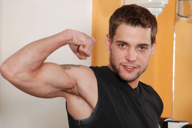 Alex Stevens - punheta na academia - Foto 5