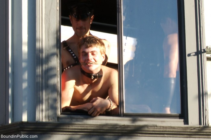 Bound in Public - Noah Brooks fodido em público  - Foto 49