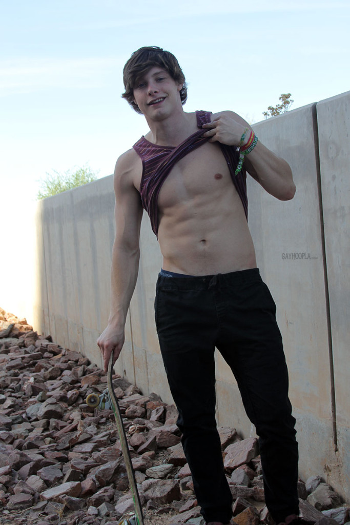 Loiro gostoso se masturbando no GayHoopla - Foto 12