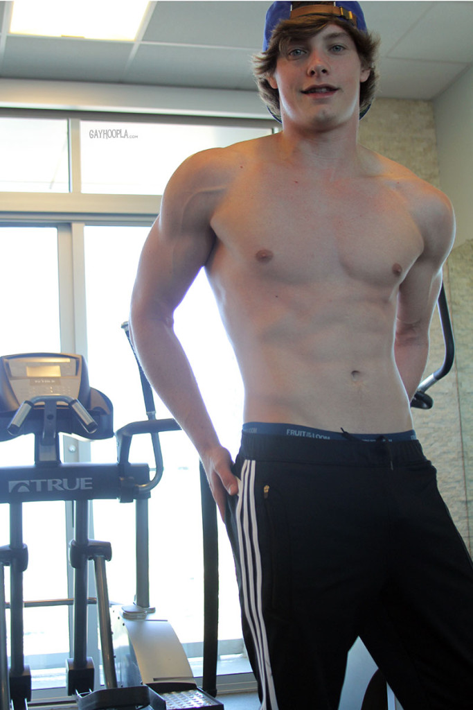 Loiro gostoso se masturbando no GayHoopla - Foto 24