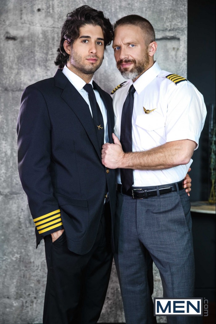 Fazendo sexo gay com o copiloto - Foto 1