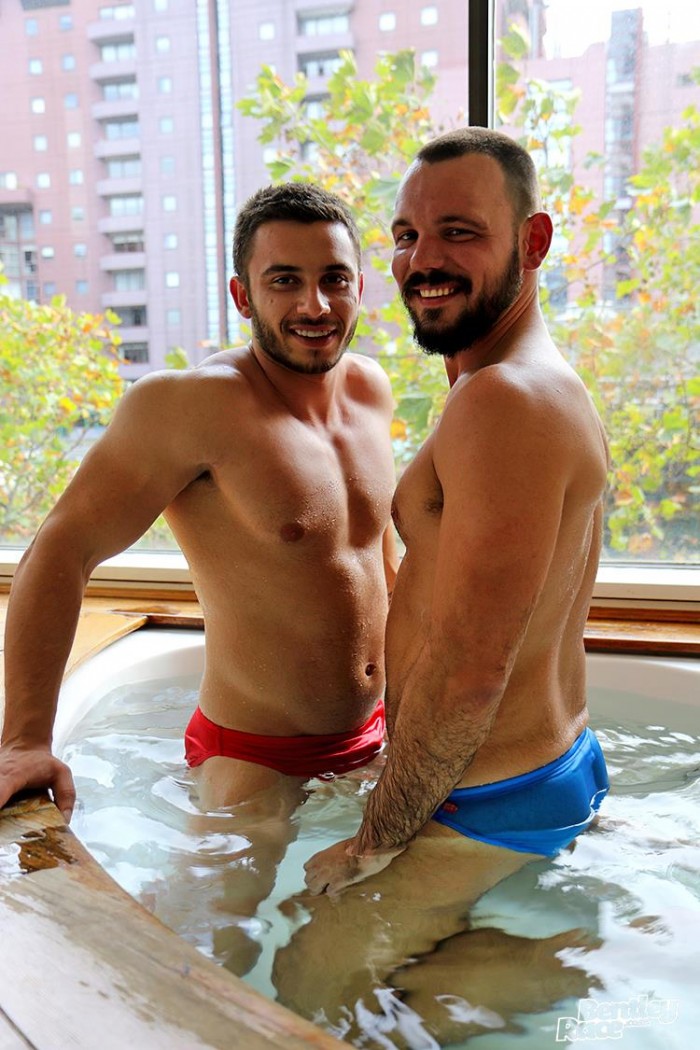 Chupando o pau gostoso do bombado - Foto 2