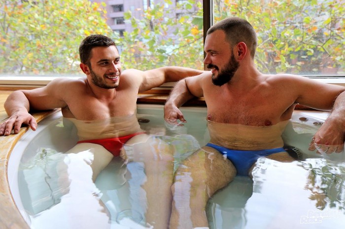 Chupando o pau gostoso do bombado - Foto 20