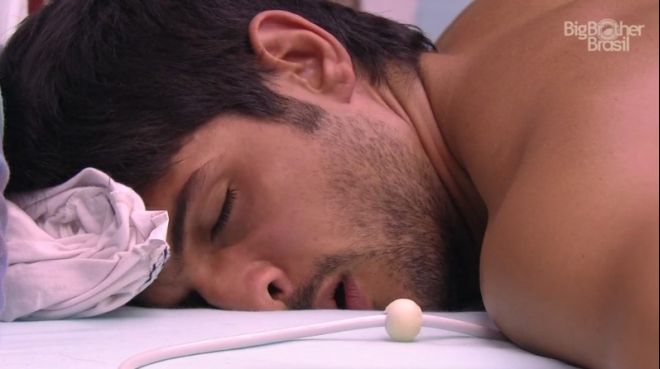 Massagem em Lucas Fernandes BBB18 - Foto 2