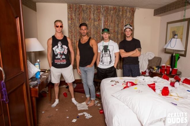 Jogando em Las Vegas e trepando com os amigos gays - Foto 1