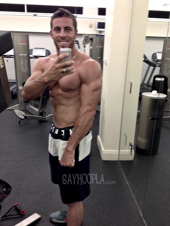 Homem nu e muito gostoso - Derek Jones - Foto 3