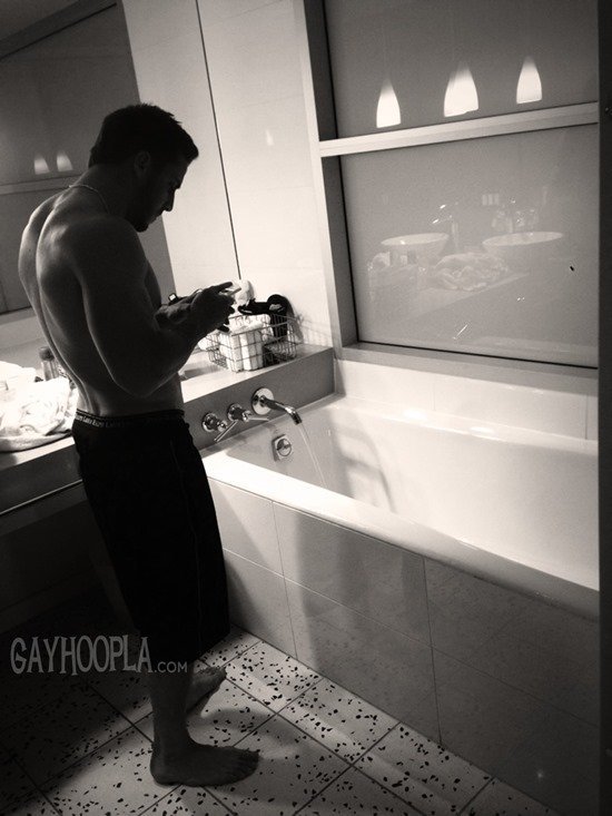 Homem nu e muito gostoso - Derek Jones - Foto 5