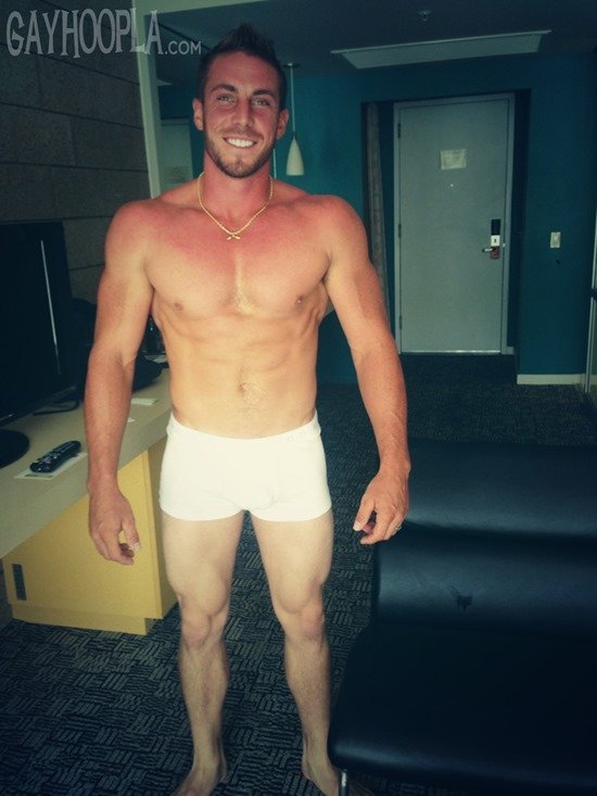 Homem nu e muito gostoso - Derek Jones - Foto 7